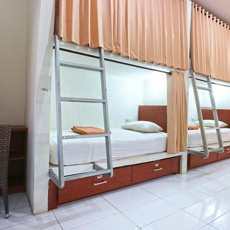 Hostel Mirah Legian  Ngoại thất bức ảnh