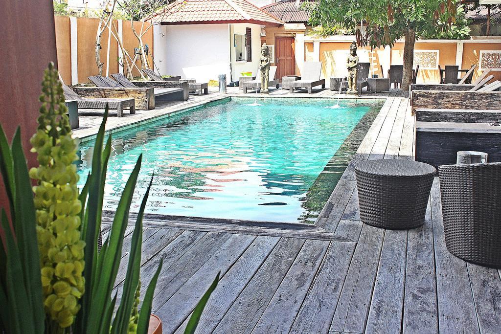 Hostel Mirah Legian  Ngoại thất bức ảnh