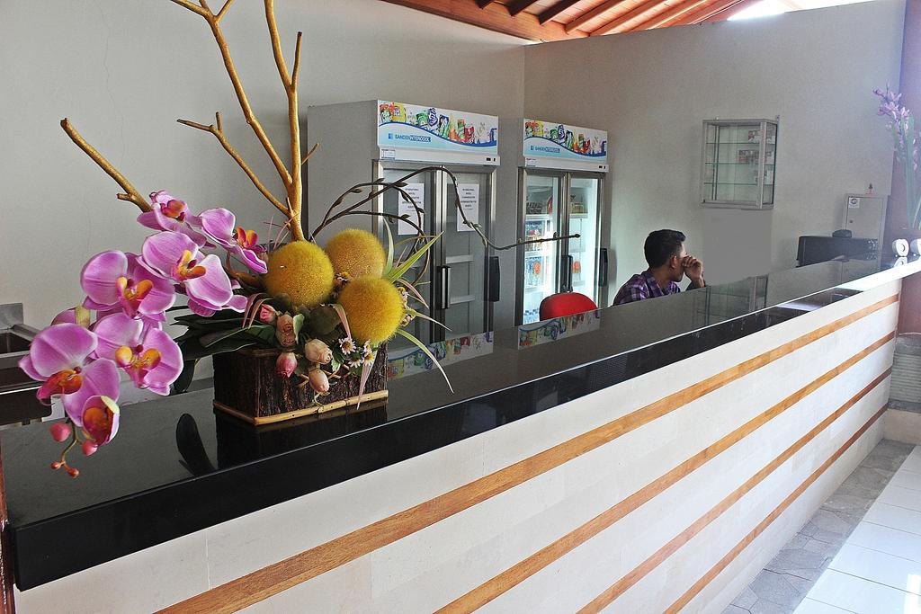 Hostel Mirah Legian  Ngoại thất bức ảnh