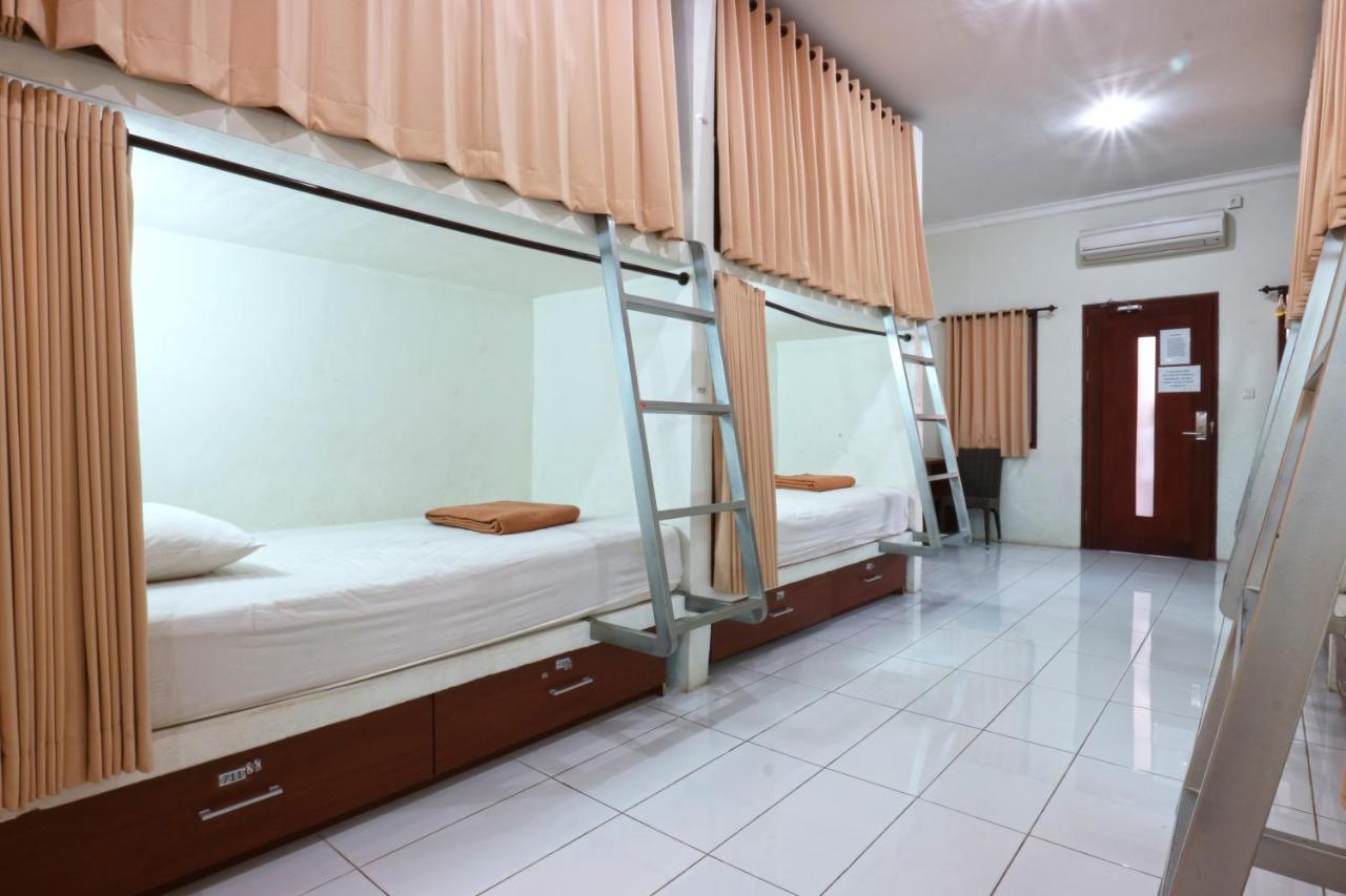 Hostel Mirah Legian  Ngoại thất bức ảnh