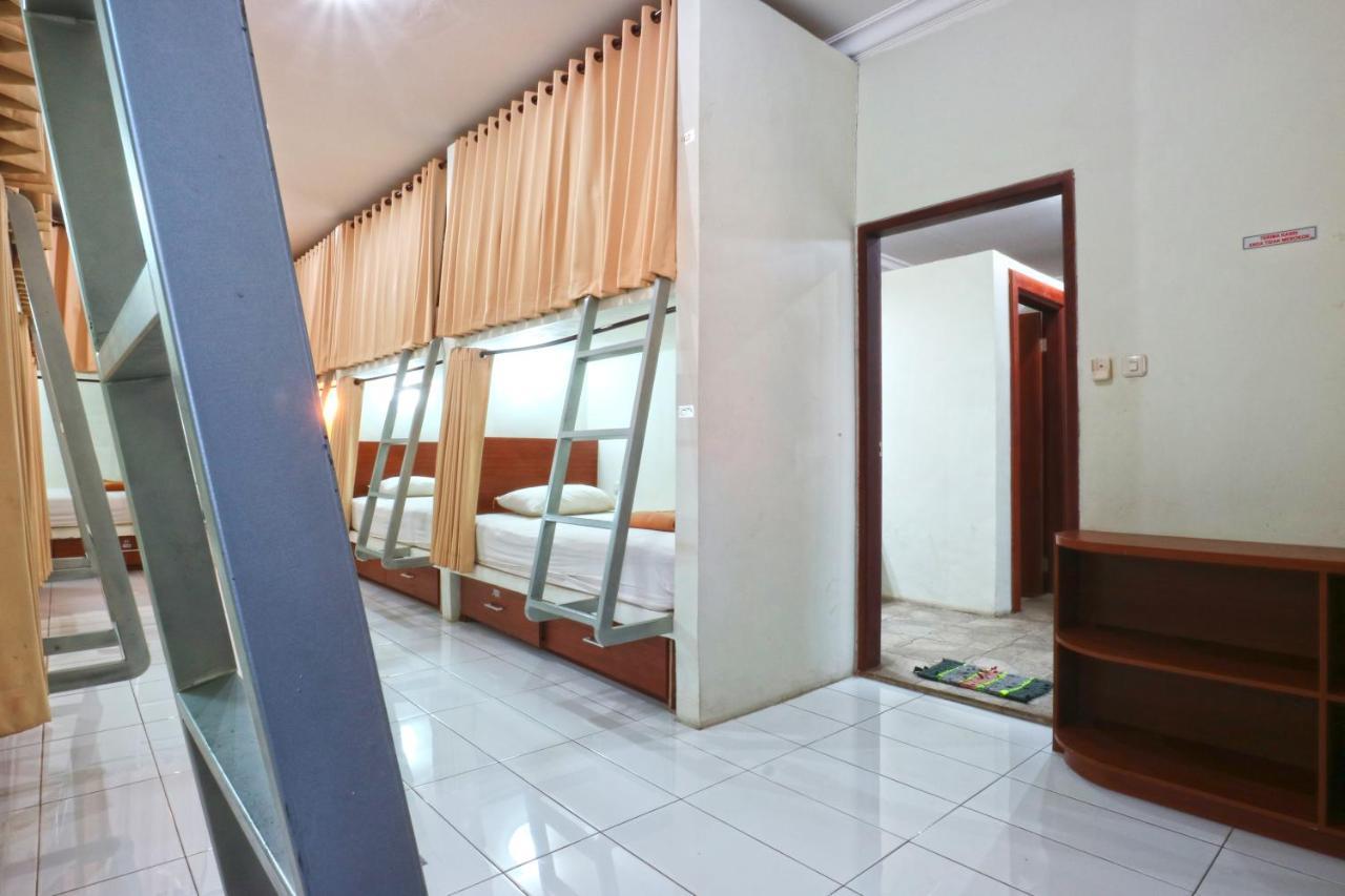Hostel Mirah Legian  Ngoại thất bức ảnh