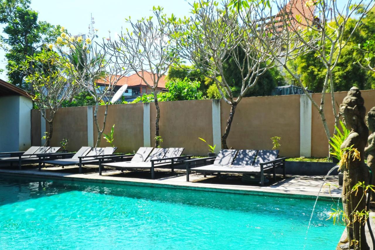 Hostel Mirah Legian  Ngoại thất bức ảnh