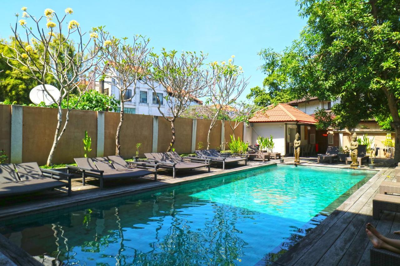Hostel Mirah Legian  Ngoại thất bức ảnh